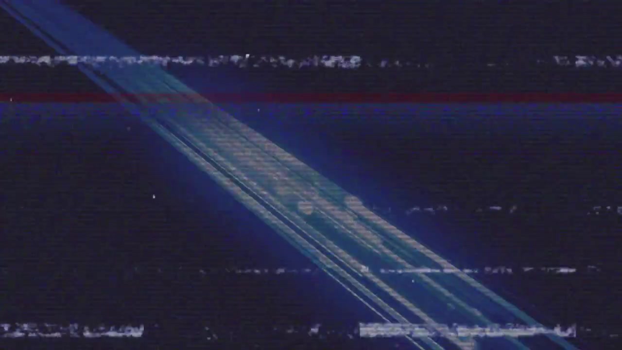 Effetto glitch astratto con striature di luce diagonali e rumore digitale