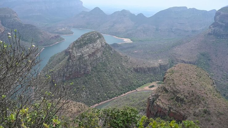 Il Blyde River Canyon è un "canyon verde" dominato da vegetazione subtropicale in Sudafrica