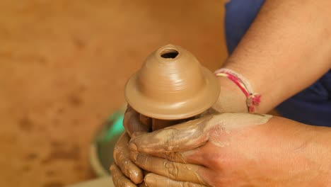 Potter-at-work-makes-ceramic-dishes.-India,-Rajasthan.