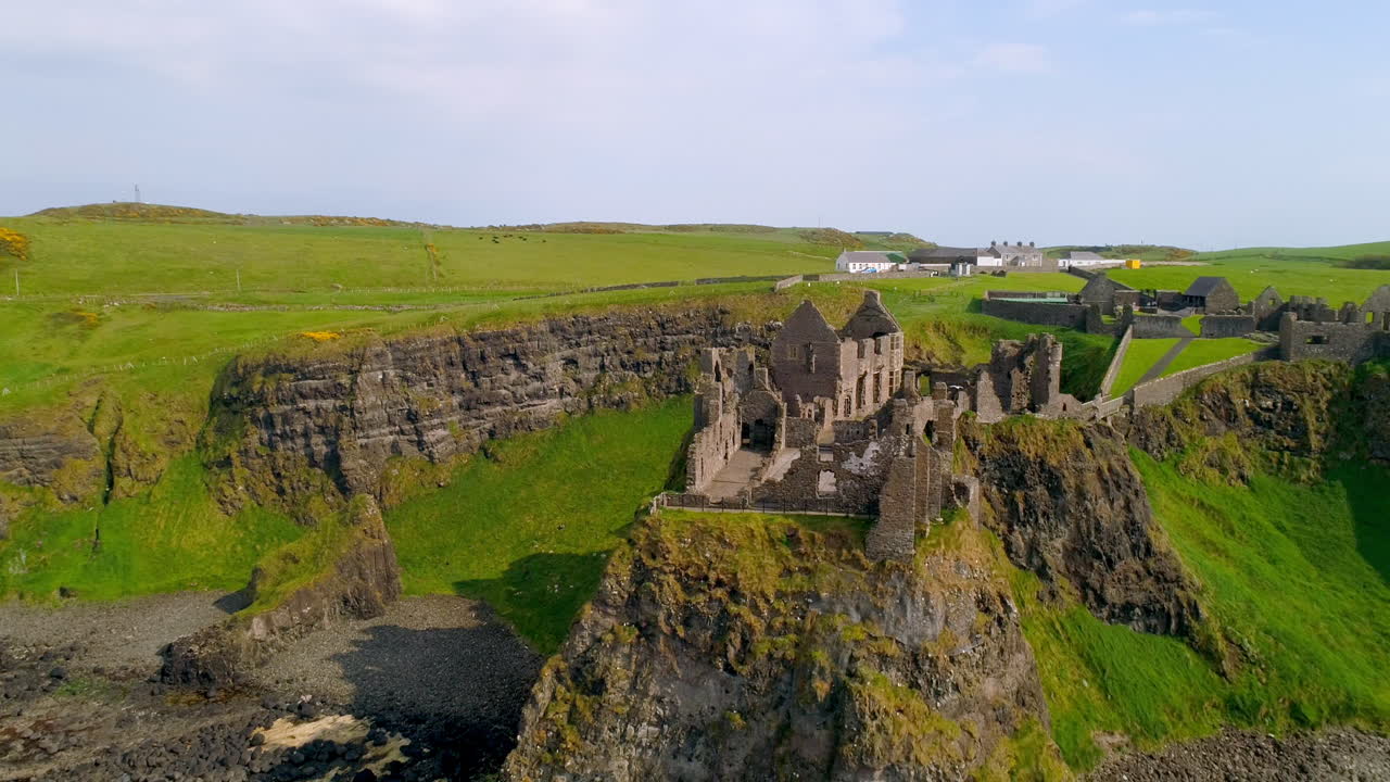 던루스 캐슬, 시계 방향으로 반 도, 동쪽으로 향하고