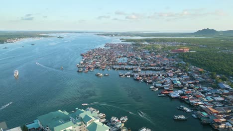 Sunny-Seafest-Square-Village-Of-Semporna,-Drohnenlandschaftsübersicht,-Sabah,-Malaysia