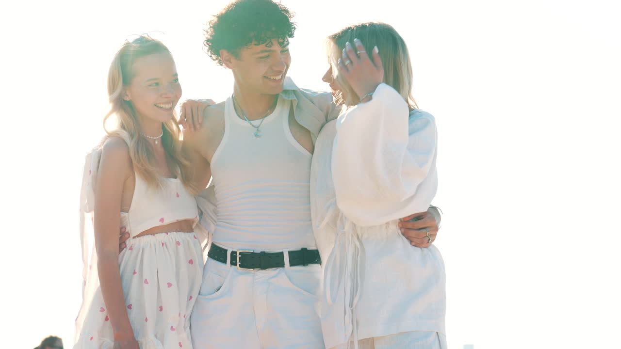 은 날을 즐기는 세 명의 친구