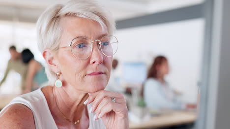 Elderly-business-woman,-thinking