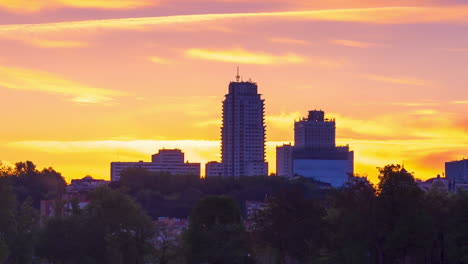 Zeitraffer-Der-Skyline-Von-Madrid-Bei-Sonnenaufgang