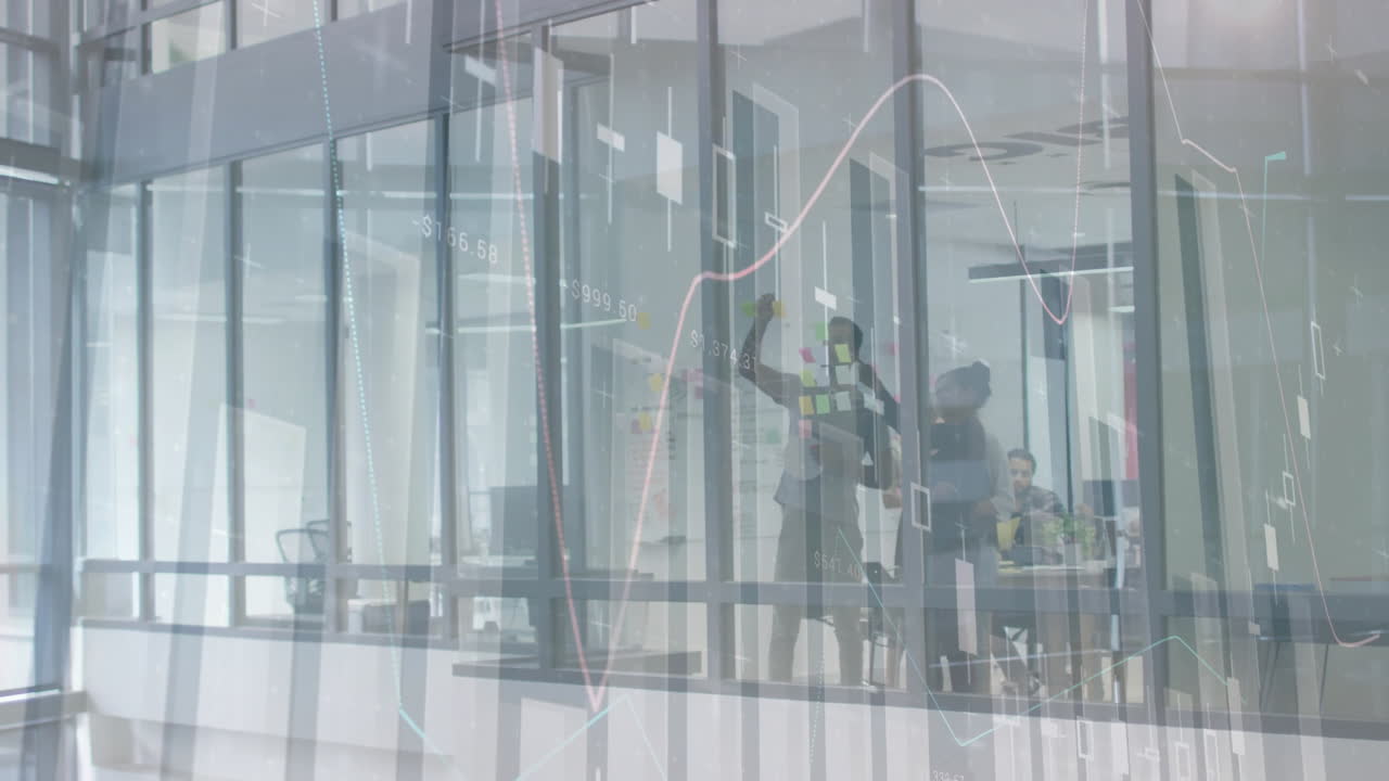 animación del procesamiento de datos y diagramas sobre diversos colegas discutiendo el trabajo