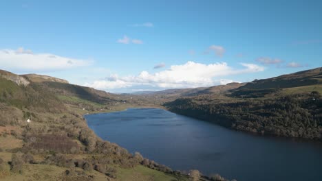 Atemberaubende-4k-Drohnenaufnahmen-Am-Glencar-Lough---Co