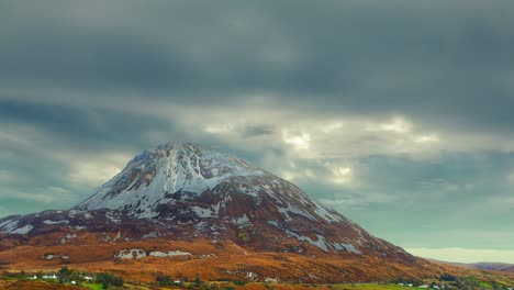 monte errigal en el condado de donegal, irlanda - video de lapso de tiempo de 4k