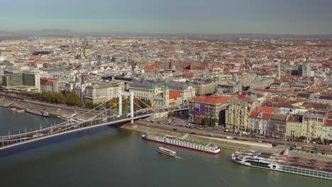 Iconic-Chain-Bridge-over-the-Danube-River-connecting-Buda-district-with-flat-Pest,-dense-cityscape,-Hungary