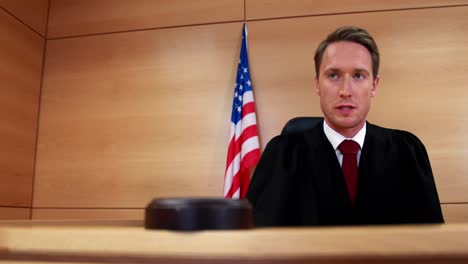 Judge-calling-order-with-gavel-in-american-court