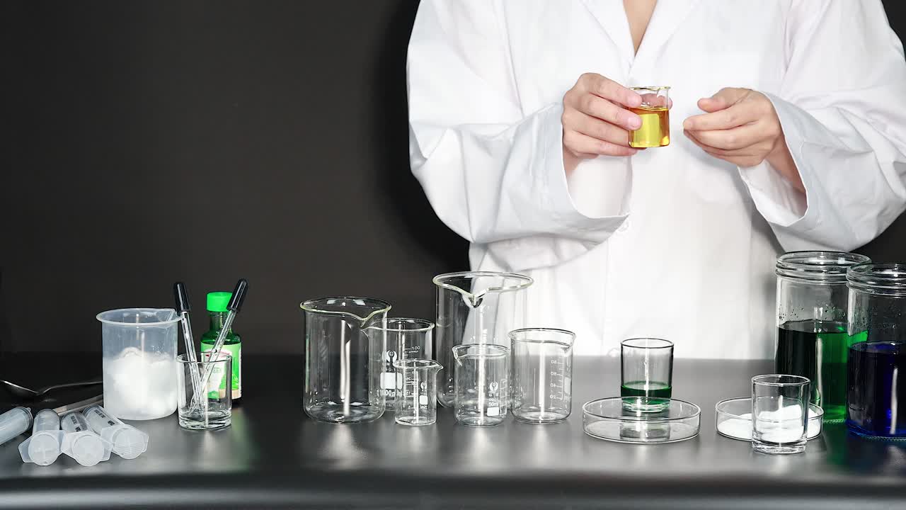 다양한 액체 및 실험실 장비에 대한 과학 실험