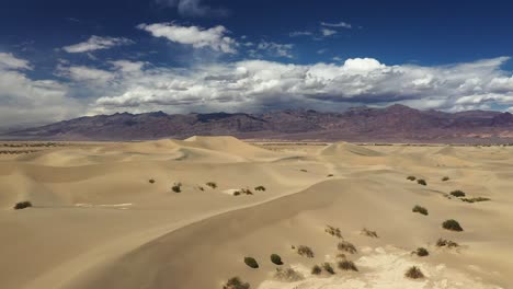 Toma-Aérea-De-Drones-Del-Paisaje-Desértico