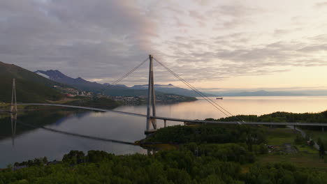 Puente-De-Narvik-En-Noruega