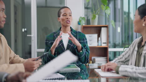 pitch, un grupo de hombres de negocios con una mujer negra