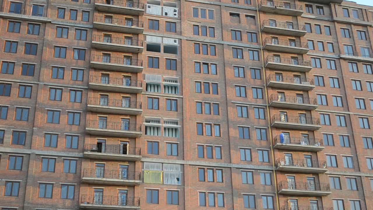Construção de um complexo multifuncional de escritórios e hotel