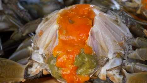 sashimi de cangrejo crudo con yema de huevo documental de receta de ensalada de cocina