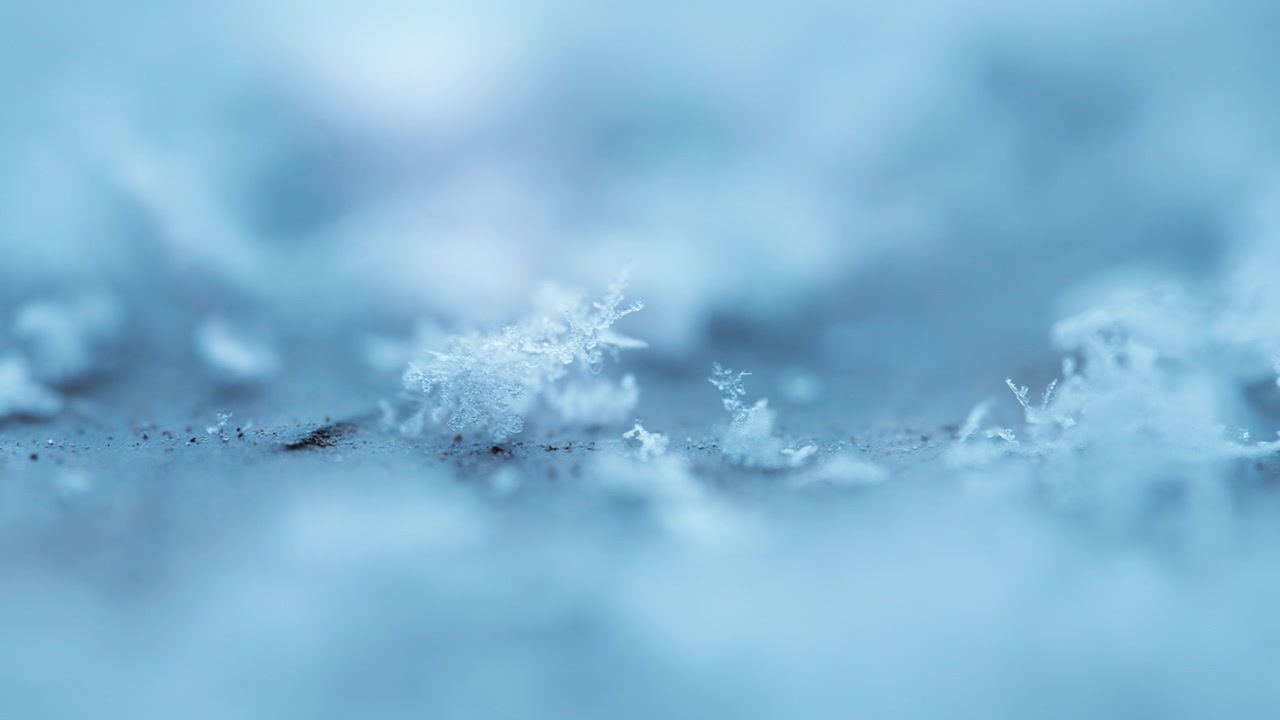 Primo piano estremo di fiocchi di neve di cristallo