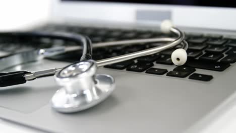 Close-up-of-stethoscope-with-laptop