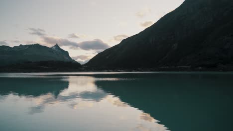 Mirror-Reflections-Over-Laguna-Esmeralda-In-Ushuaia,-Tierra-De-Fuego-In-Patagonia-Argentina