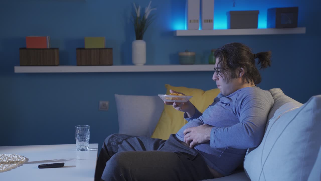 el hombre de la obesidad. incómoda con su peso.