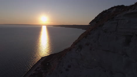 discovering-the-sun-behind-the-rocks