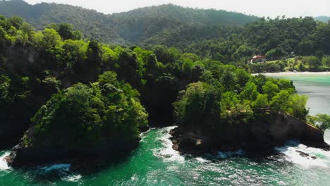Versteckte-Bucht,-Die-Nur-Von-Einer-Klippe-Auf-Der-Insel-Trinidad-Und-Tobago-Zugänglich-Ist