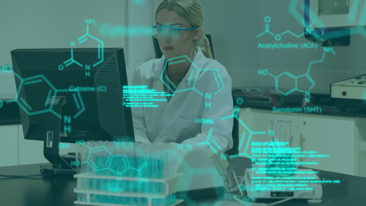 animación de procesamiento de datos médicos sobre una científica caucásica usando una computadora en el laboratorio.