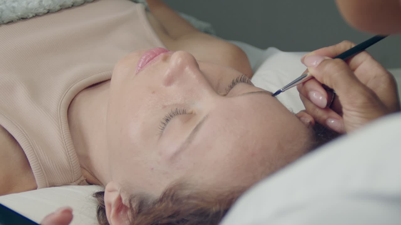 Eyebrow Tinting Procedure