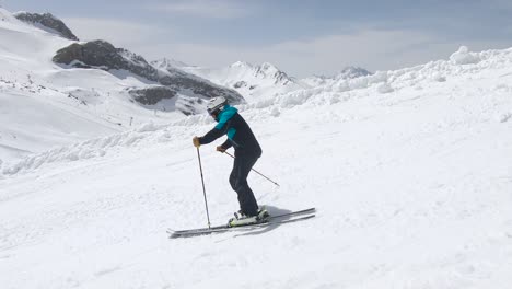 Enjoying-skiing-in-tyrol-in-the-most-beautiful-scenery-all-alone-on-the-ski-slopes