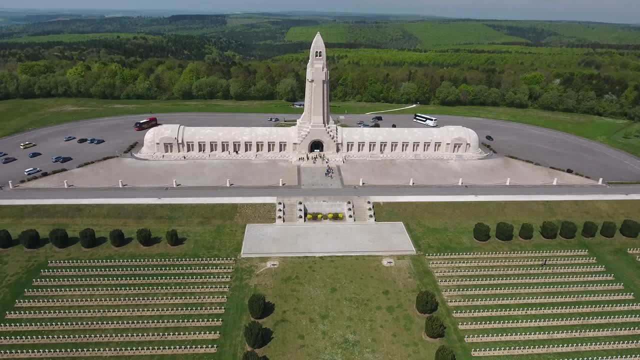 드론에 의한 douaumont ossuary, 낮 시간 ww1 메모리