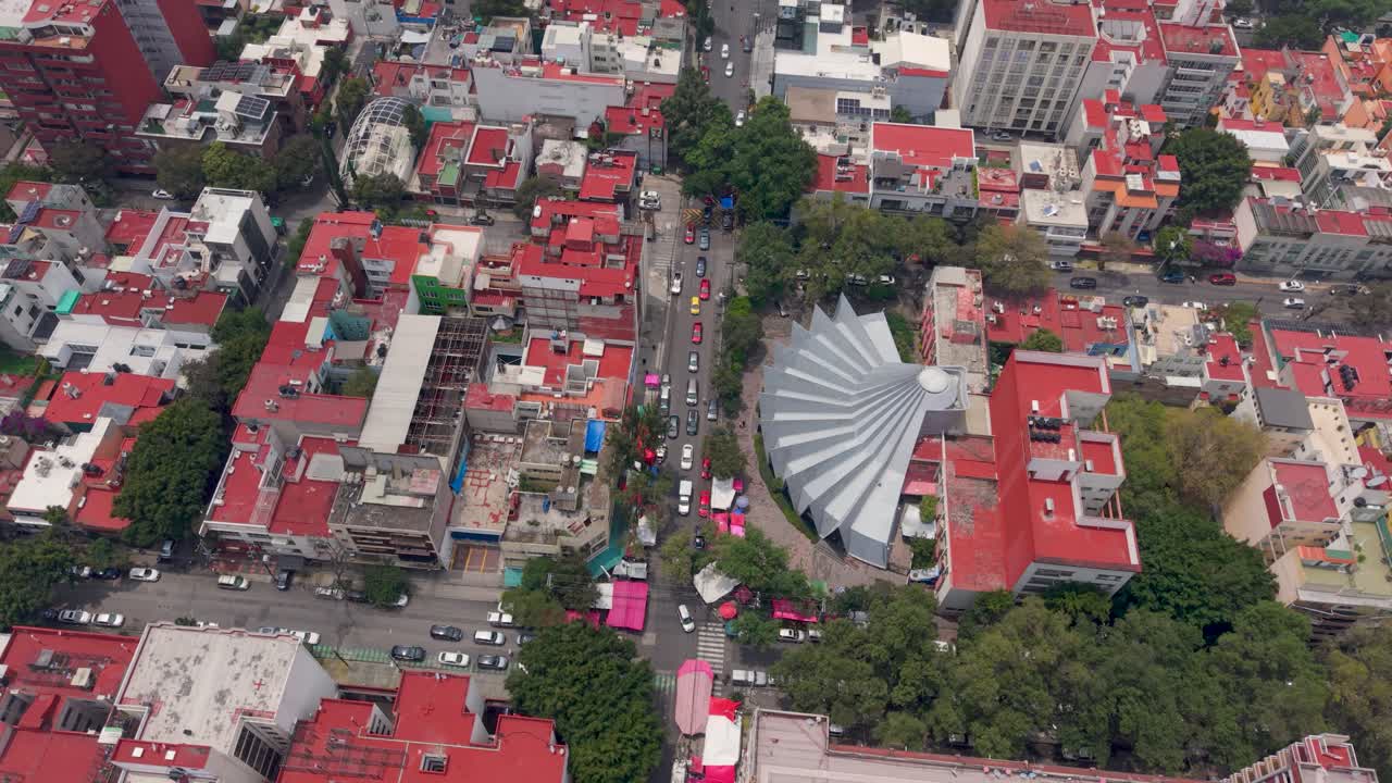 Meksiko City'deki bir yerleşim bölgesinin drone ile açık havada çekilmiş stok çekimler