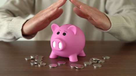 un hombre que se ocupa de su dinero.