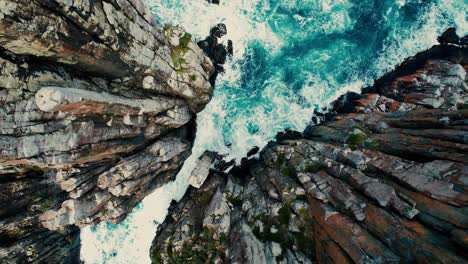 Cape-Hauy-Drone-Spirals-Up-in-Birds-Eye-View-in-Tasmania,-Australia