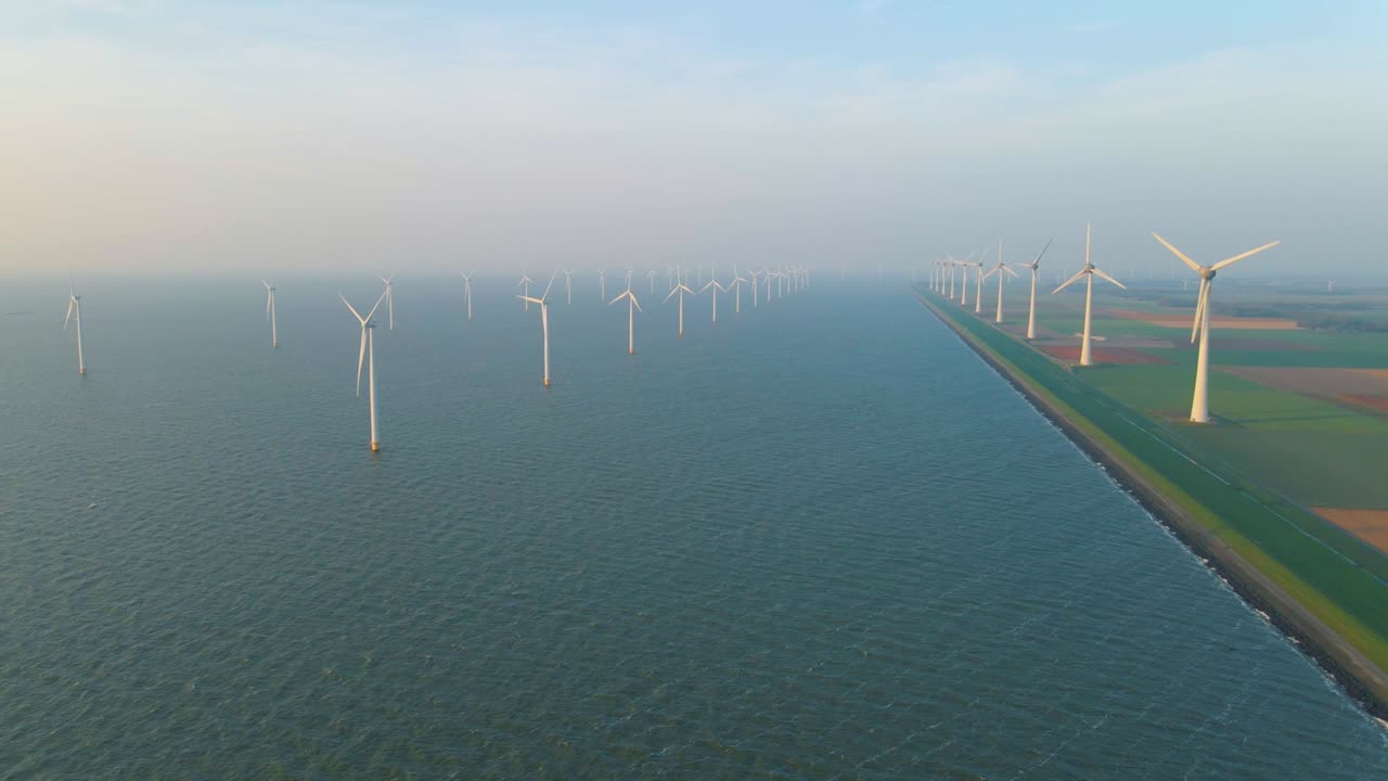 거대한 풍차 터빈, 바다에 있는 해상 풍차 농장, 웨스터메어 풍차 공원, 아름다운 밝은 날에 바다에서 고립된 풍차, 네덜란드, 플레볼랜드, 노르도오스트폴더