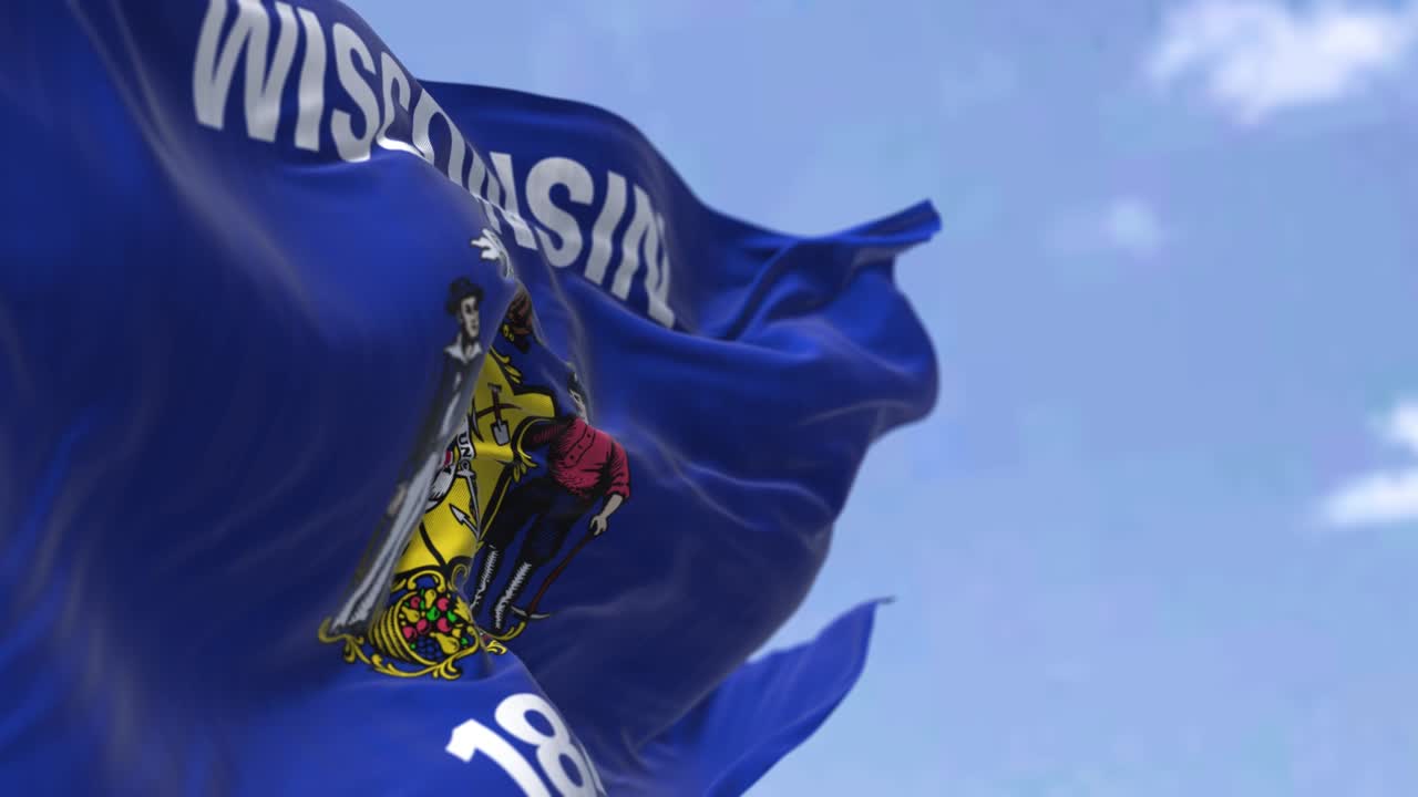 미국 위스콘신 주의 발이 바람에 흔들리는 느린 동영상입니다.