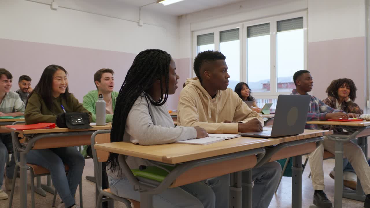 estudiantes en un aula