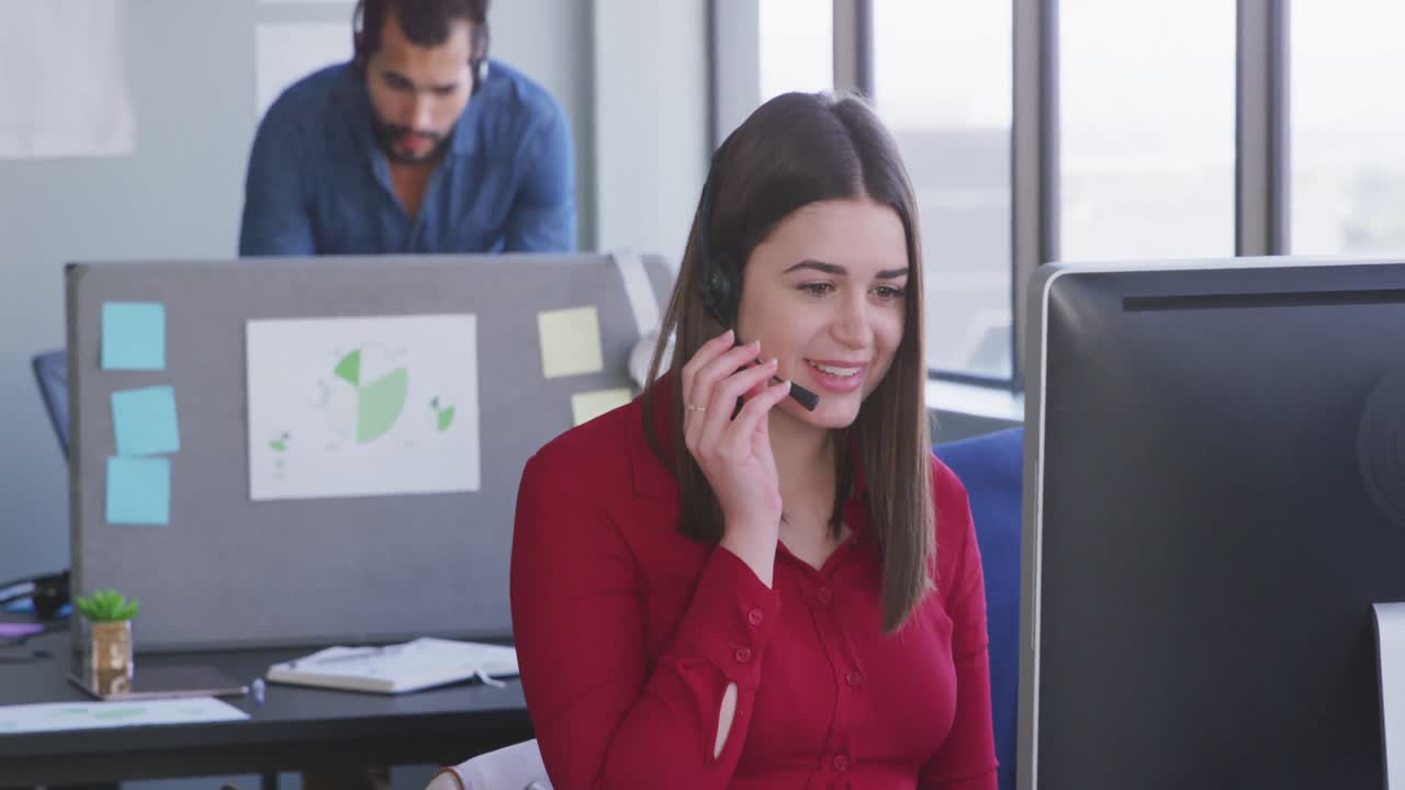 personas de negocios que trabajan en oficinas modernas