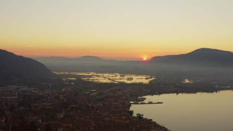 Sonnenuntergangsaufnahmen-Des-Iseo-Sees-Im-Winter