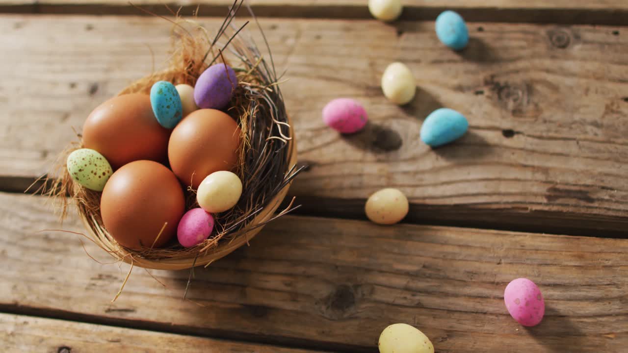 Video of eggs and chocolate eggs on a wooden surface