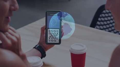animación de una mujer con un teléfono inteligente con pasaporte de vacunación contra la covid-19 en todo el mundo