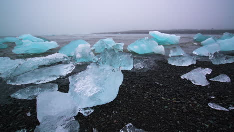 Eisberge-Am-Diamond-Beach-In-Island.