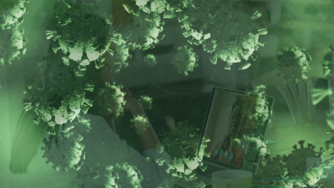 노트북 비디오 통화에서 사업가 여성에 대한 코로나 19 세포의 애니메이션