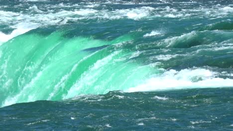 a closeup of the top of niagara falls