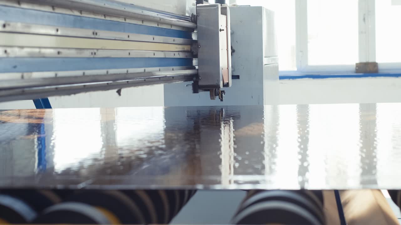 Carved table over cutting of flat glass work