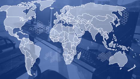 Mapa-Mundial,-Gráficos-Y-Procesamiento-De-Datos-A-Través-De-Computadoras-En-Escritorios-En-Oficinas-Vacías