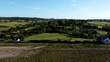 Antenne-Steigende-Ansicht-Red-Beach-Welsh-Hill-Ländliche-Marschland-Malerische-Landwirtschaftliche-Landschaft-Bei-Sonnenuntergang