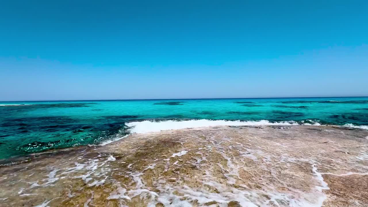 A view of a sea, close up shot, wide shot