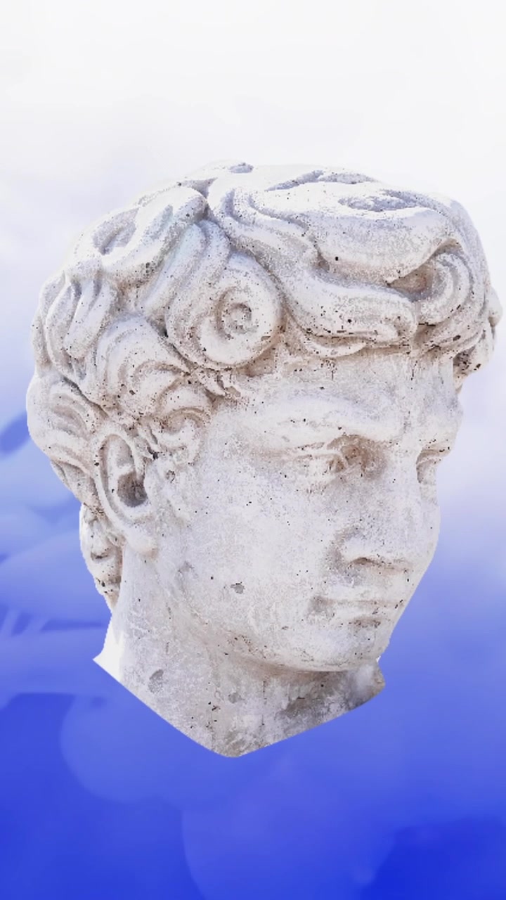 Animazione di nuvole e testa di scultura su sfondo blu