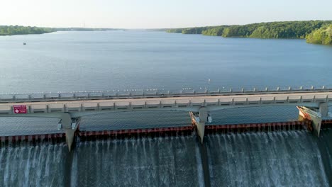 Aerial-flyover-of-water-flowing-over-dam,-Hoover-Reservoir,-Ohio