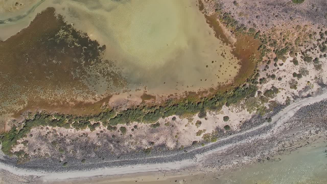 Esplorando i paesaggi naturali delle Isole Canarie in Spagna durante il giorno.