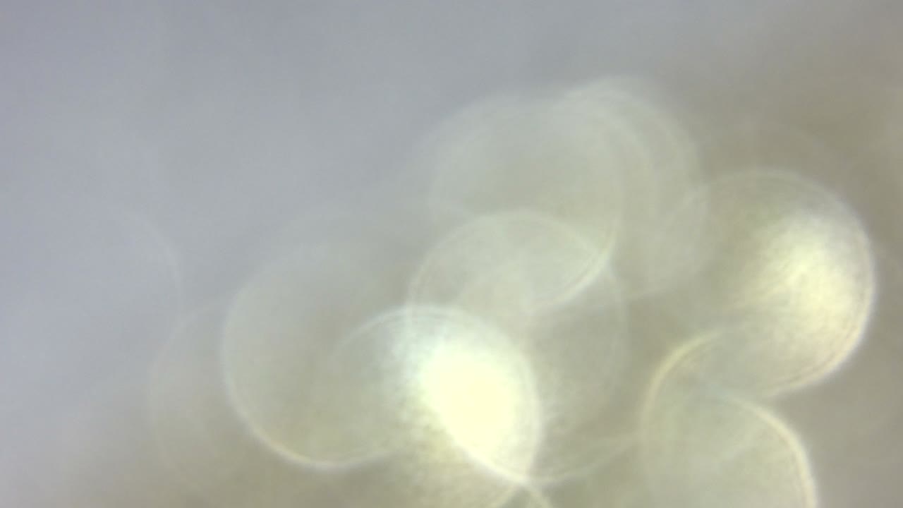 блестящий серый, серебряный и золотой спиннинг боке фон